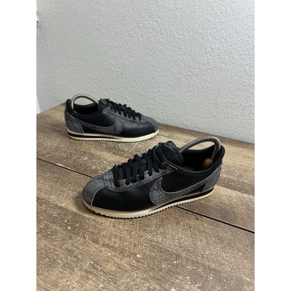 Nike Cortez Classic Leather Shoes Womens Size 7 Black Gray‎ Suede 905614-002 - Picture 2 of 7